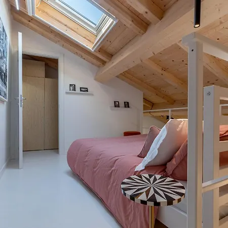 Apartment Guesthost - Bright With Patio & Parking Ferrara